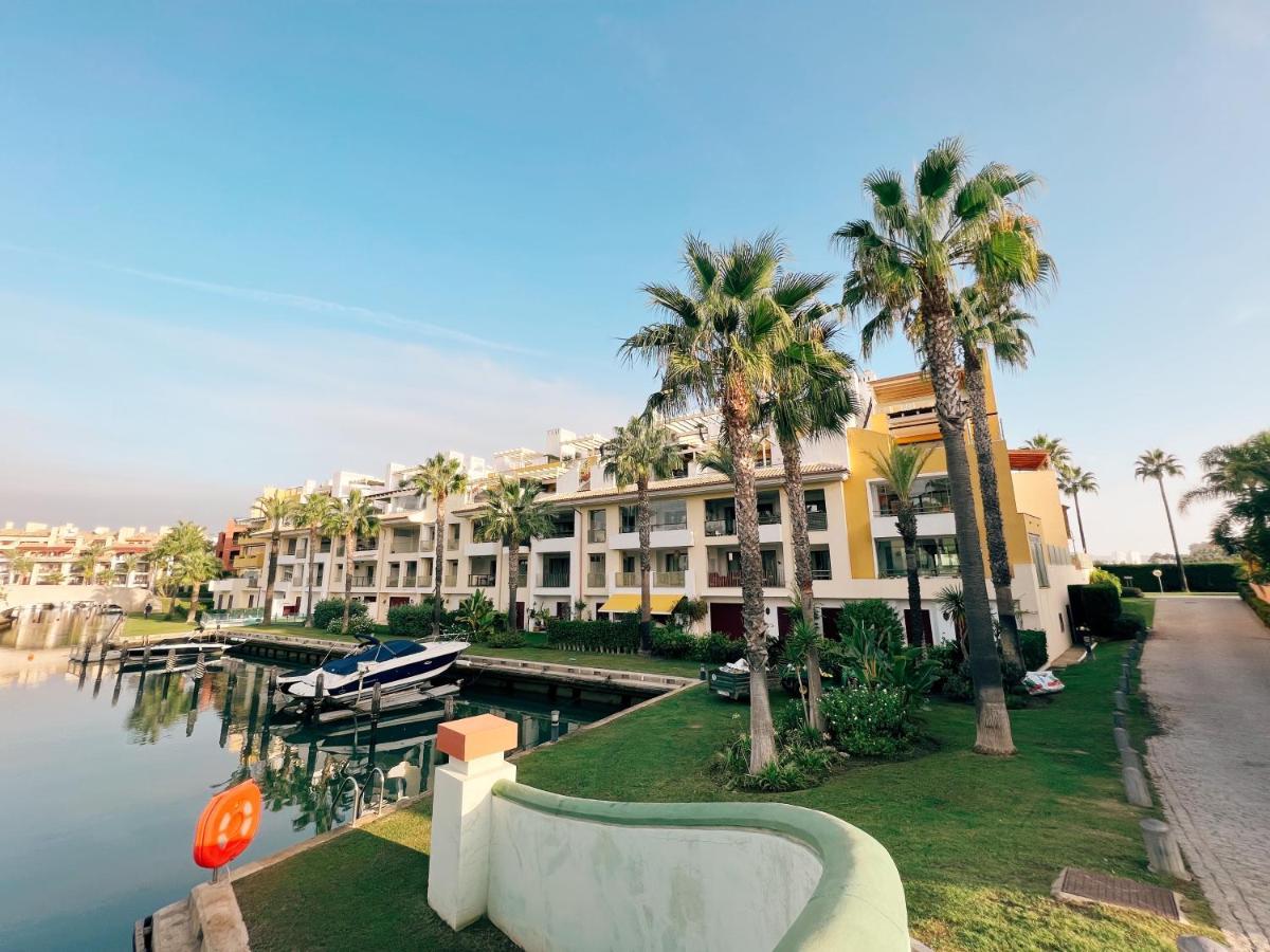 Alboaire- Waterfront Luxury 4 Bedroom In The Marina Of Apartamento
