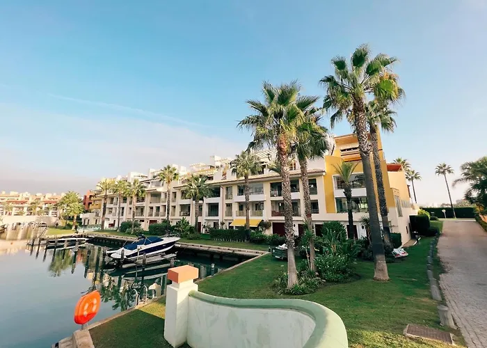 Sotogrande Alboaire- Waterfront Luxury 4 Bedroom Apt In The Marina Of Sotogrande