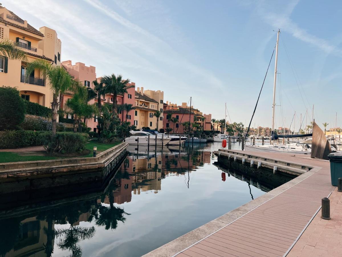Alboaire- Waterfront Luxury 4 Bedroom In The Marina Of *
